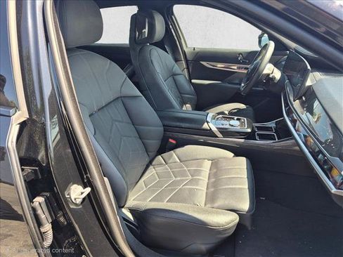 Certified 2023 BMW i7 xDrive60 AWD/4WD image 21