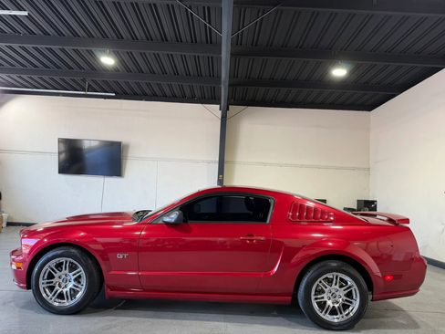 Used 2005 Ford Mustang GT RWD image 4