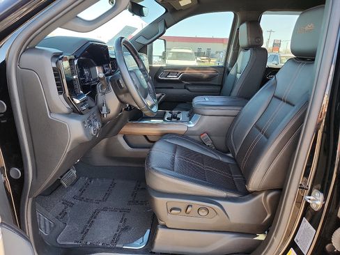 Used 2024 Chevrolet Silverado 3500 High Country w/ Technology Package image 11