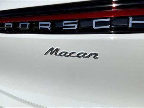 Used 2026 Porsche Macan AWD/4WD image 23