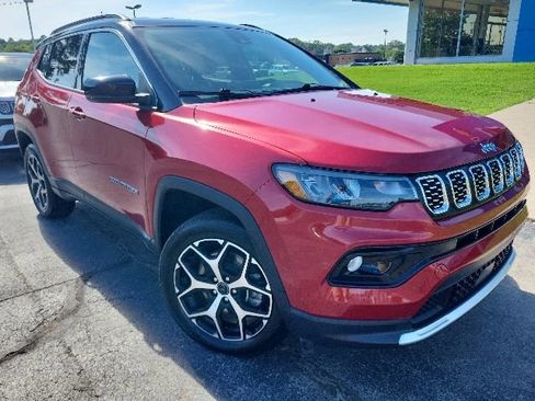 Used 2025 Jeep Compass Limited AWD/4WD image 2