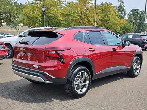 Used 2025 Chevrolet Trax LT w/ Driver Confidence Package FWD image 6