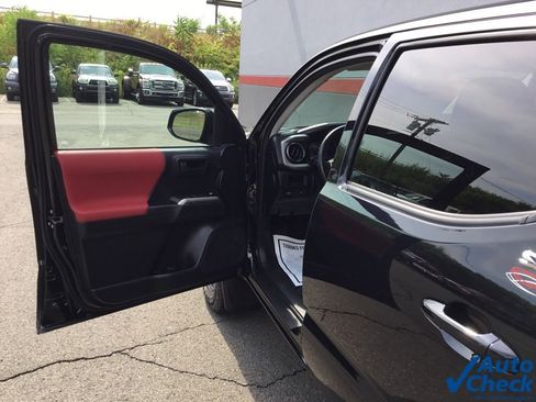 Used 2018 Toyota Tacoma SR5 image 28