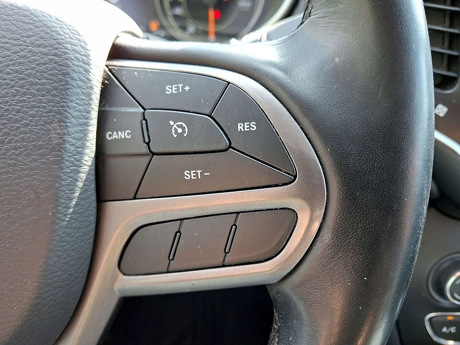 Used 2021 Jeep Cherokee Latitude Lux w/ Comfort/Convenience Group AWD/4WD image 18