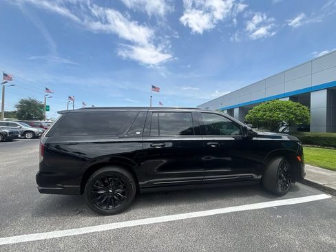 Used 2024 Cadillac Escalade ESV Premium Luxury w/ Performance Package AWD/4WD image 17