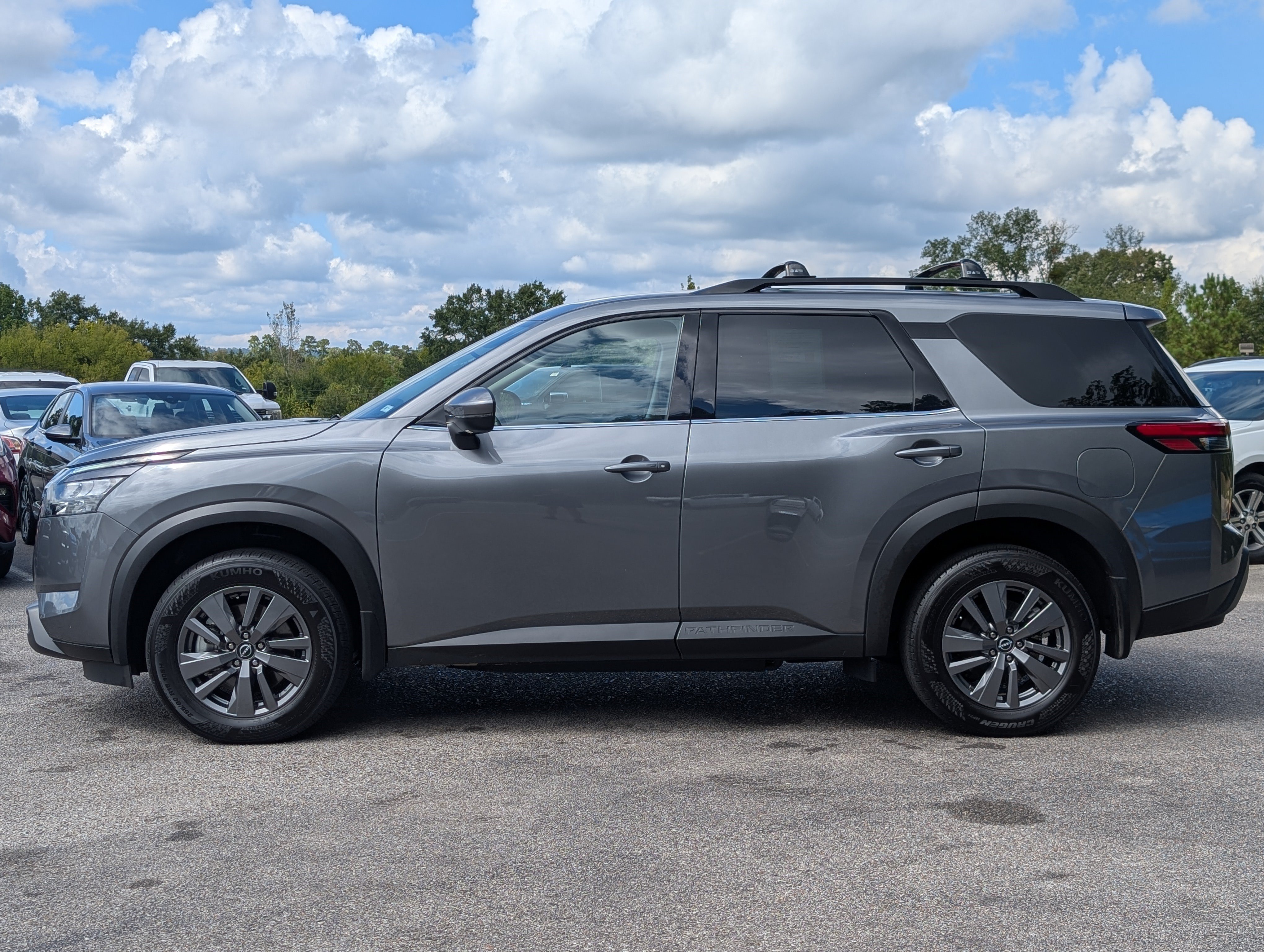 Used 2025 Nissan Pathfinder SV FWD image 6