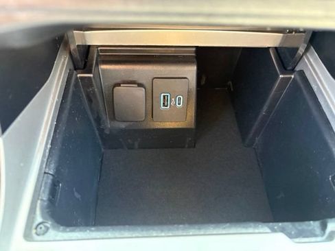 Used 2023 Ford Explorer XLT w/ Equipment Group 202A AWD/4WD image 22