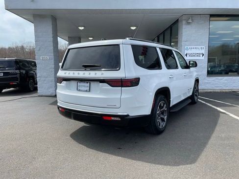 Used 2024 Jeep Wagoneer Series III AWD/4WD image 5