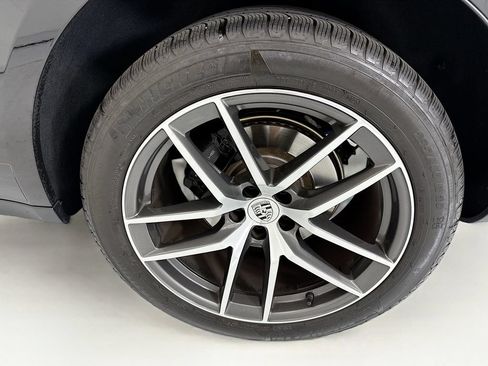 Certified 2025 Porsche Macan AWD/4WD image 31