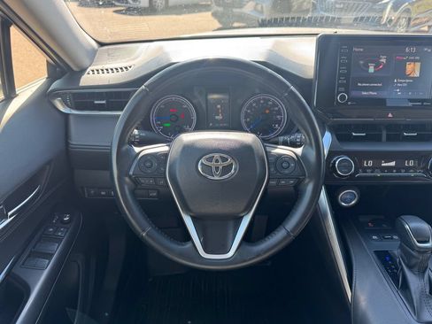 Used 2021 Toyota Venza LE AWD/4WD image 10