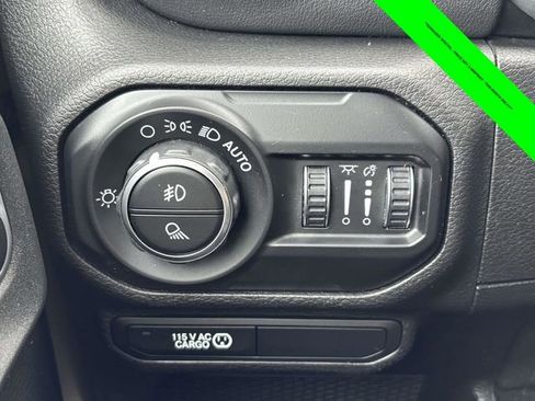 Used 2020 Jeep Gladiator Overland image 12