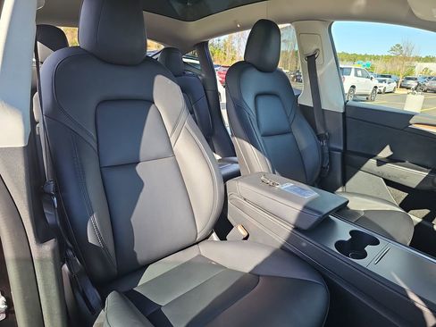 Used 2022 Tesla Model Y Performance image 13