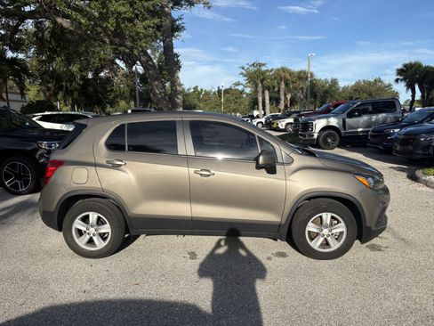Used 2021 Chevrolet Trax LS FWD image 8