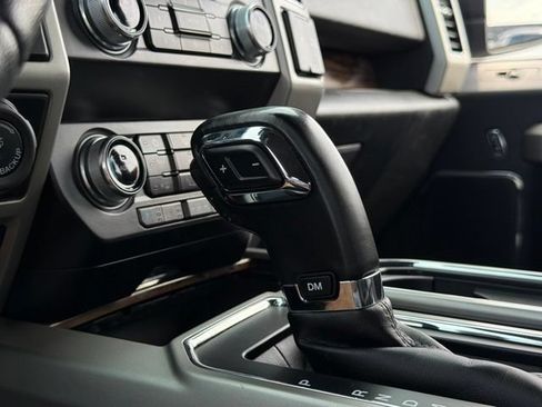 Used 2019 Ford F150 Lariat w/ Equipment Group 502A Luxury AWD/4WD image 23