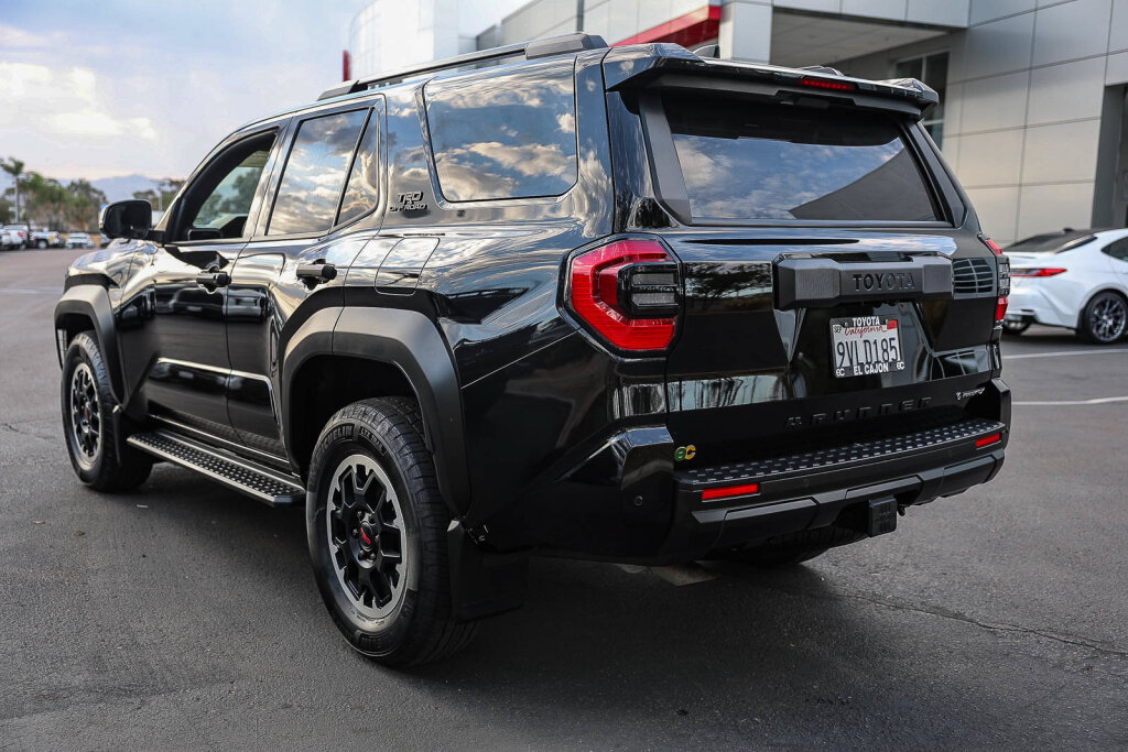 Certified 2025 Toyota 4Runner TRD Off-Road Premium AWD/4WD image 25