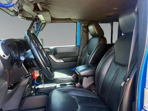 Used 2015 Jeep Wrangler Unlimited Sahara AWD/4WD image 9