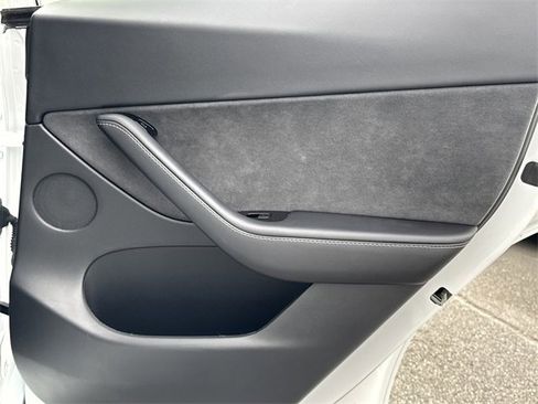 Used 2020 Tesla Model Y Long Range image 16