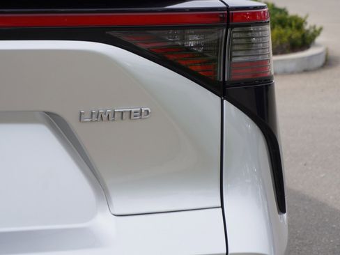 Used 2023 Toyota bZ4X Limited image 10