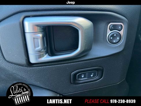 Used 2022 Jeep Wrangler Unlimited Sahara image 33
