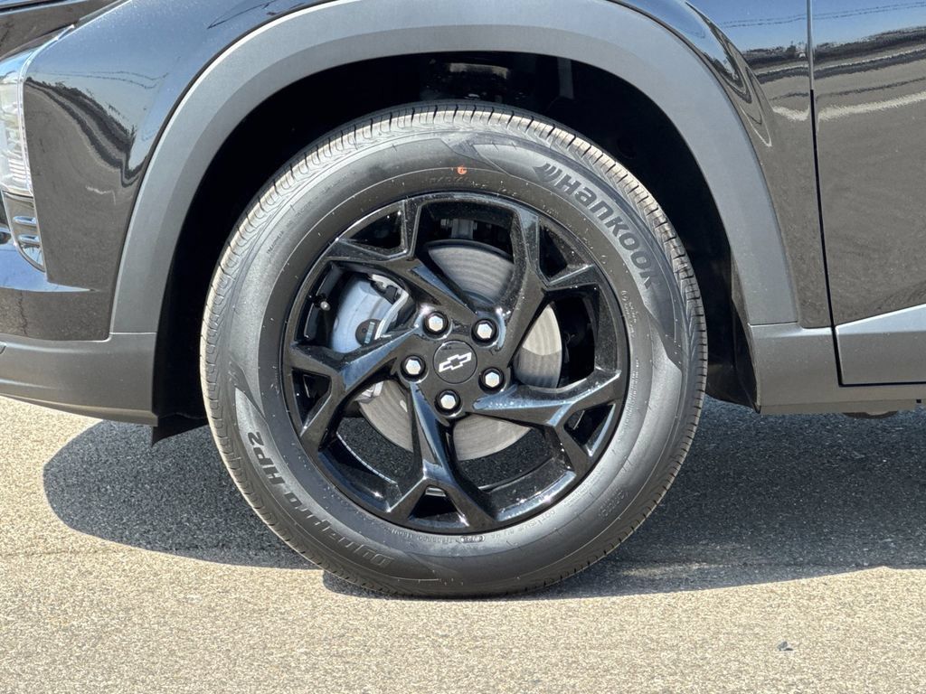 New 2026 Chevrolet Trax LT w/ Midnight Edition FWD image 24