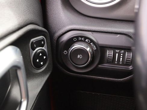 Used 2021 Jeep Wrangler Unlimited Sahara w/ Uconnect 4C Nav & Sound Group image 20