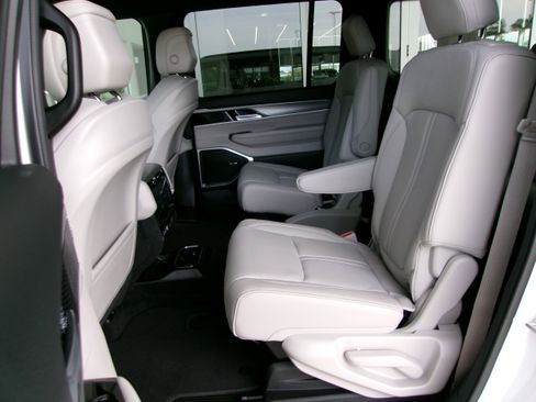 New 2026 Jeep Grand Wagoneer Limited AWD/4WD image 19