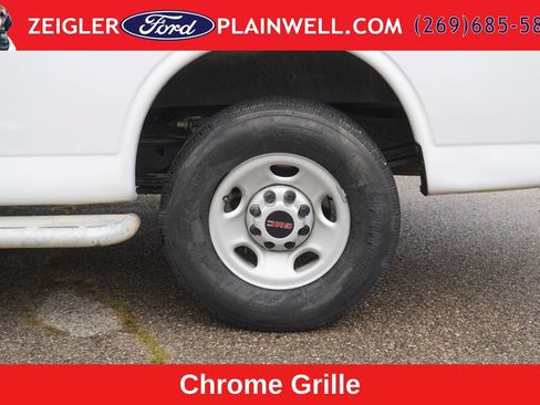 Used 2024 GMC Savana 2500 w/ Driver Convenience Package RWD image 9