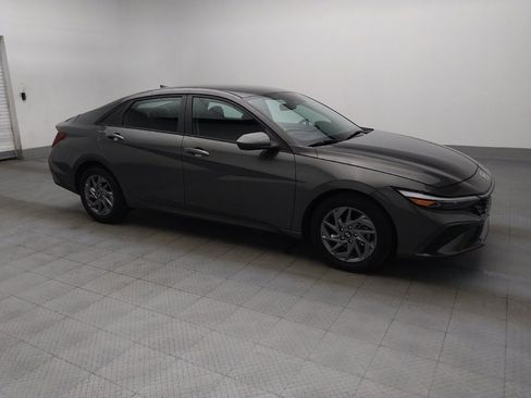 Used 2024 Hyundai Elantra SEL FWD image 11