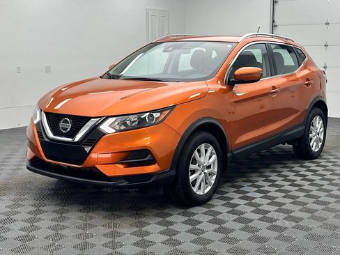 Used 2020 Nissan Rogue Sport SV FWD image 2