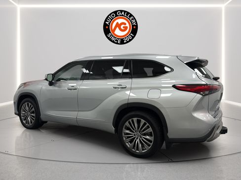 Used 2021 Toyota Highlander Platinum AWD/4WD image 5
