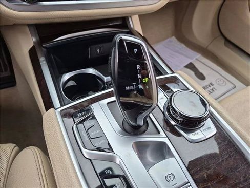 Used 2018 BMW 740i RWD image 11