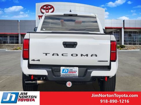 Used 2025 Toyota Tacoma TRD Sport image 7