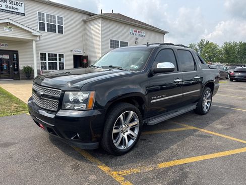 Used 2013 Chevrolet Avalanche LTZ AWD/4WD image 2