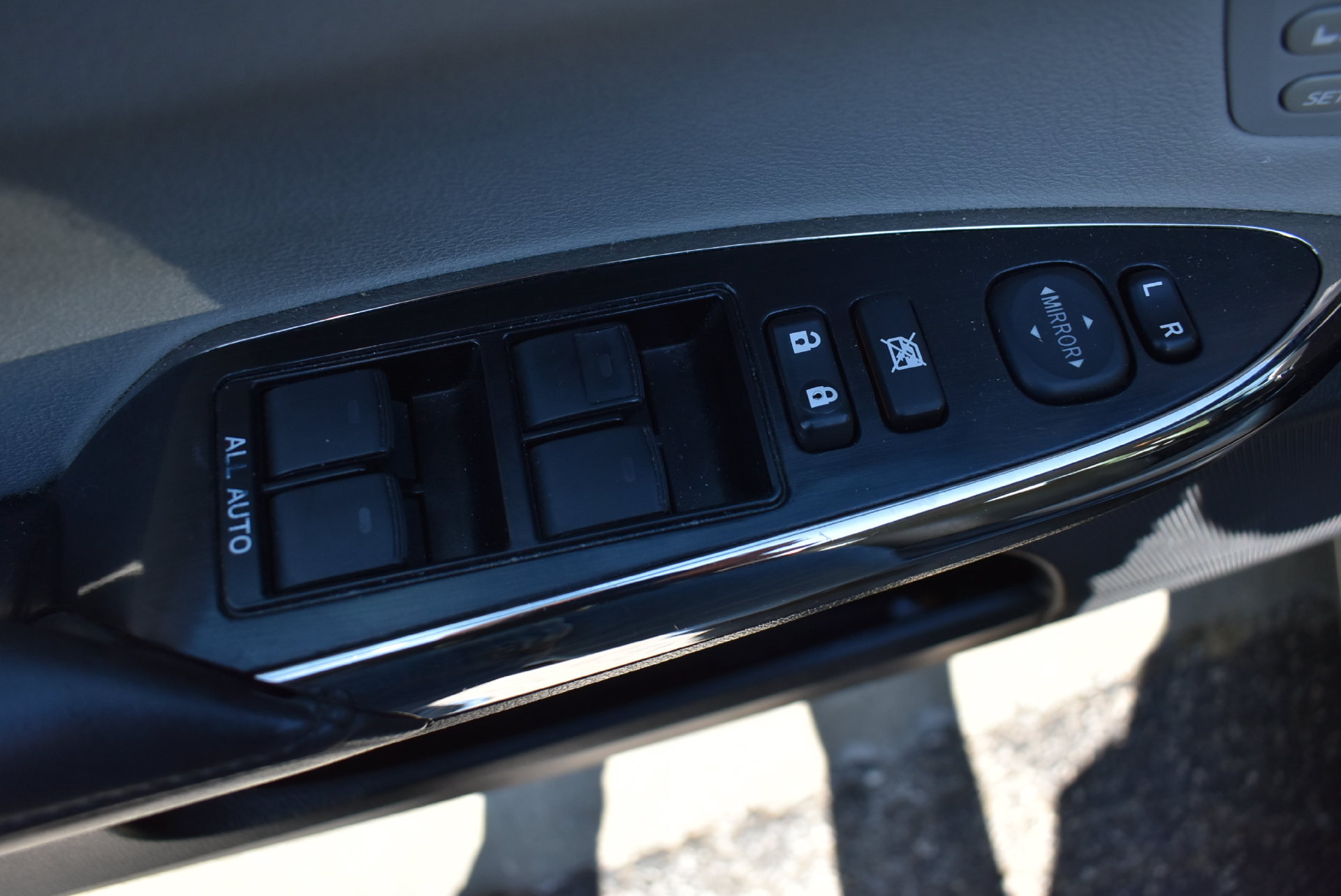 Used 2016 Toyota Avalon Limited w/ Toyota Safety Sense Package FWD image 13
