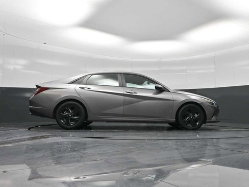 Used 2022 Hyundai Elantra SEL image 25