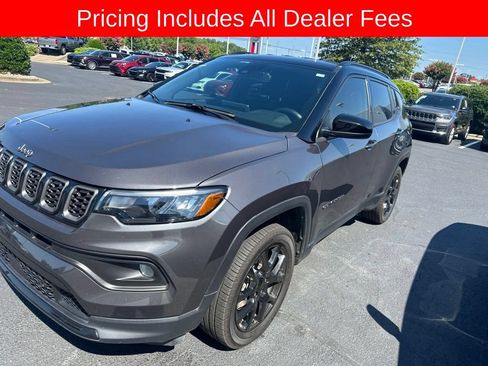 Used 2024 Jeep Compass Latitude w/ Altitude Special Edition AWD/4WD image 1