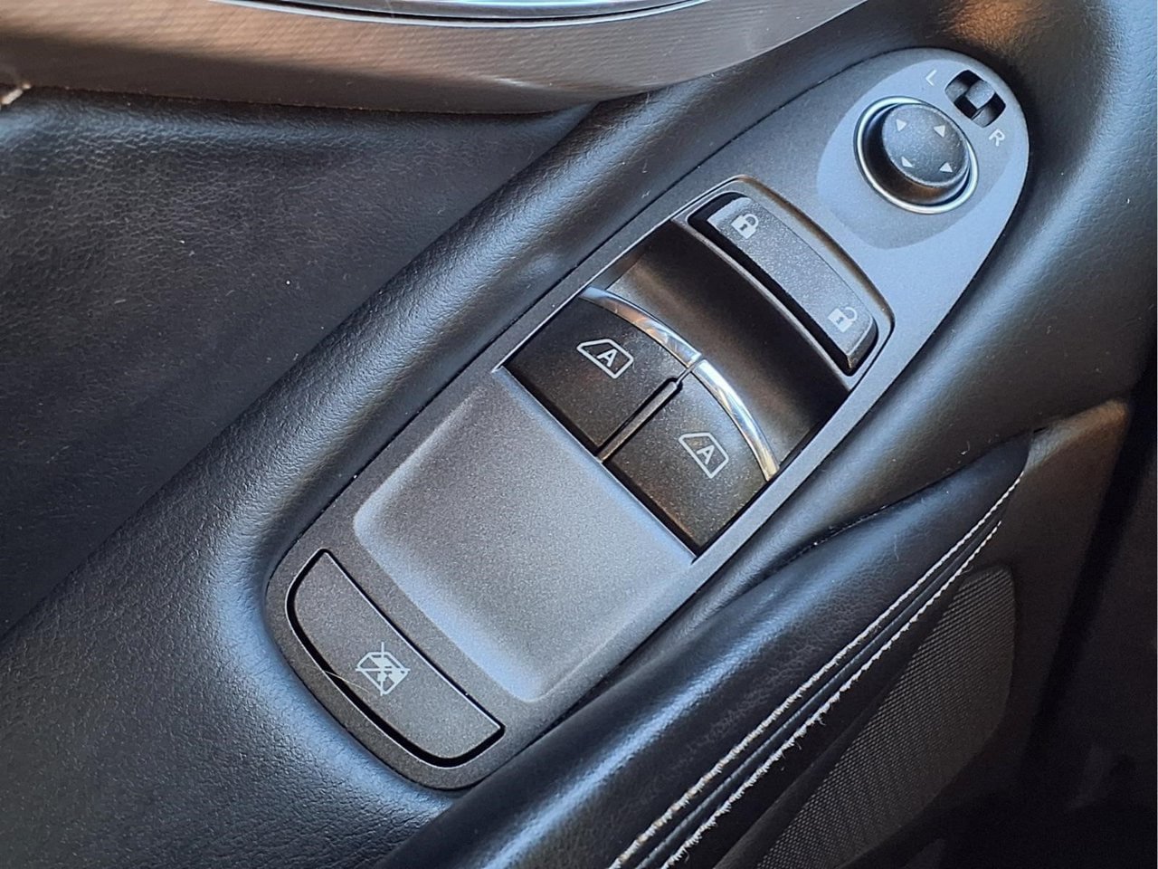 Used 2019 INFINITI Q60 3.0t RWD image 25
