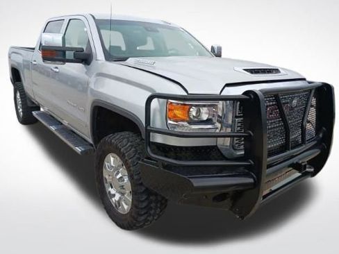 Used 2018 GMC Sierra 2500 Denali w/ Duramax Plus Package image 3