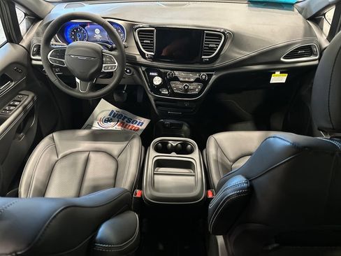 New 2027 Chrysler Pacifica Select AWD/4WD image 26