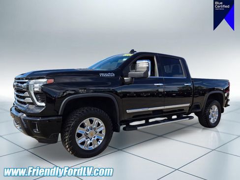 Used 2024 Chevrolet Silverado 2500 High Country w/ Technology Package AWD/4WD image 3