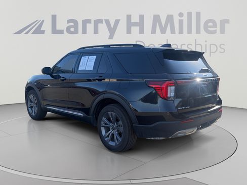 Used 2025 Ford Explorer Active w/ Active Comfort Package AWD/4WD image 3
