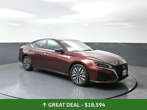 Used 2024 Nissan Altima 2.5 SV image 4