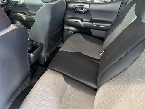 Used 2022 Toyota Tacoma TRD Off-Road image 4