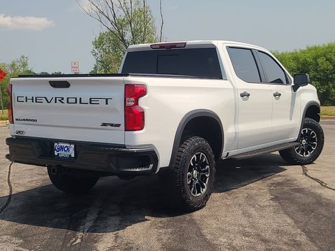 Used 2024 Chevrolet Silverado 1500 ZR2 w/ Technology Package AWD/4WD image 4