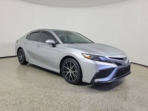 Used 2024 Toyota Camry SE w/ Cold Weather Package FWD image 4