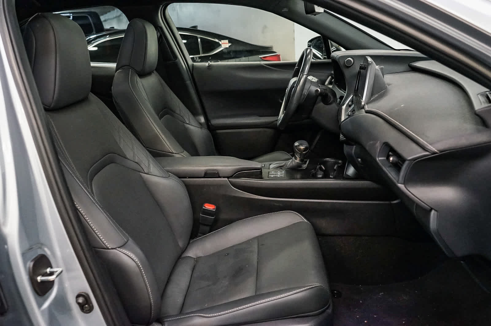 Used 2024 Lexus UX 250h F Sport FWD image 17