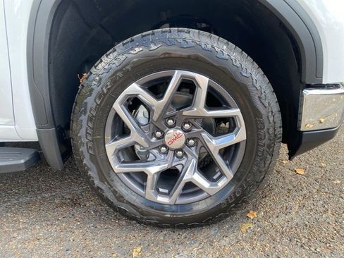 New 2026 GMC Sierra 1500 SLT image 9