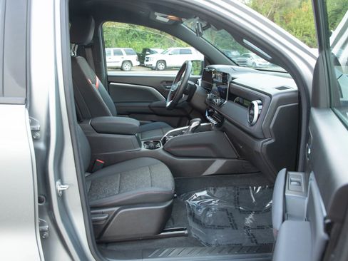 Used 2023 Chevrolet Colorado Z71 w/ Z71 Convenience Package 2 AWD/4WD image 11
