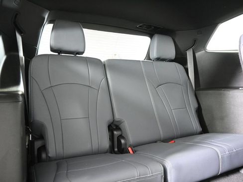 Used 2023 Buick Enclave Essence w/ Experience Buick Package AWD/4WD image 17