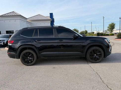Used 2024 Volkswagen Atlas SE FWD image 8